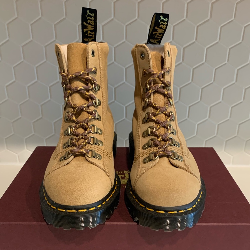 Dr. Martens Barton England Boots in Sand Repello Suede / UK 6 EU 39 US 8 Womens